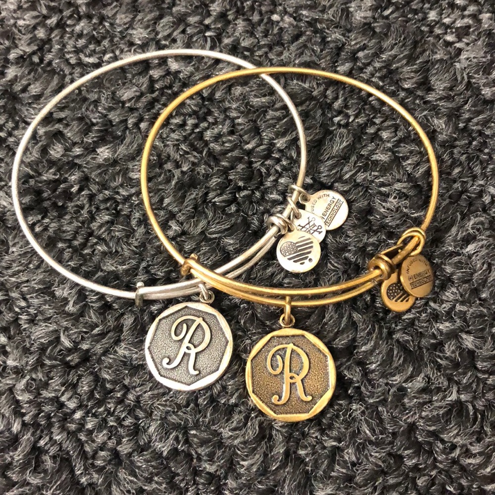 ♦️SOLD♦️Alex And Ani “R” Charm Bracelet